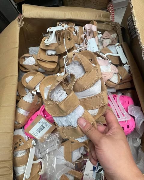 Kids shoes pallet Kids shoes pallet